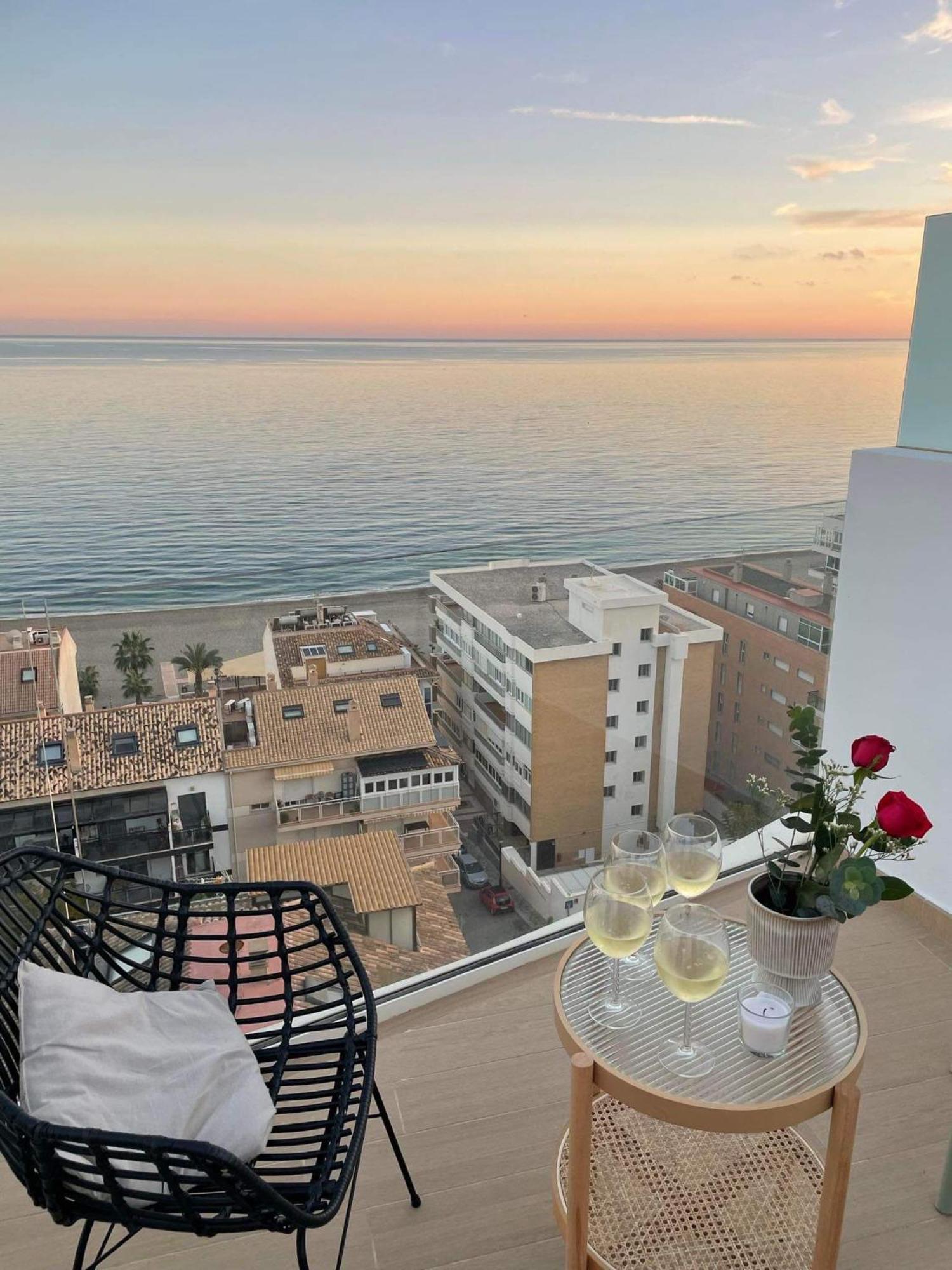 דירות פואנגירולה Panoramic Seaview Penthouse The Wave מראה חיצוני תמונה