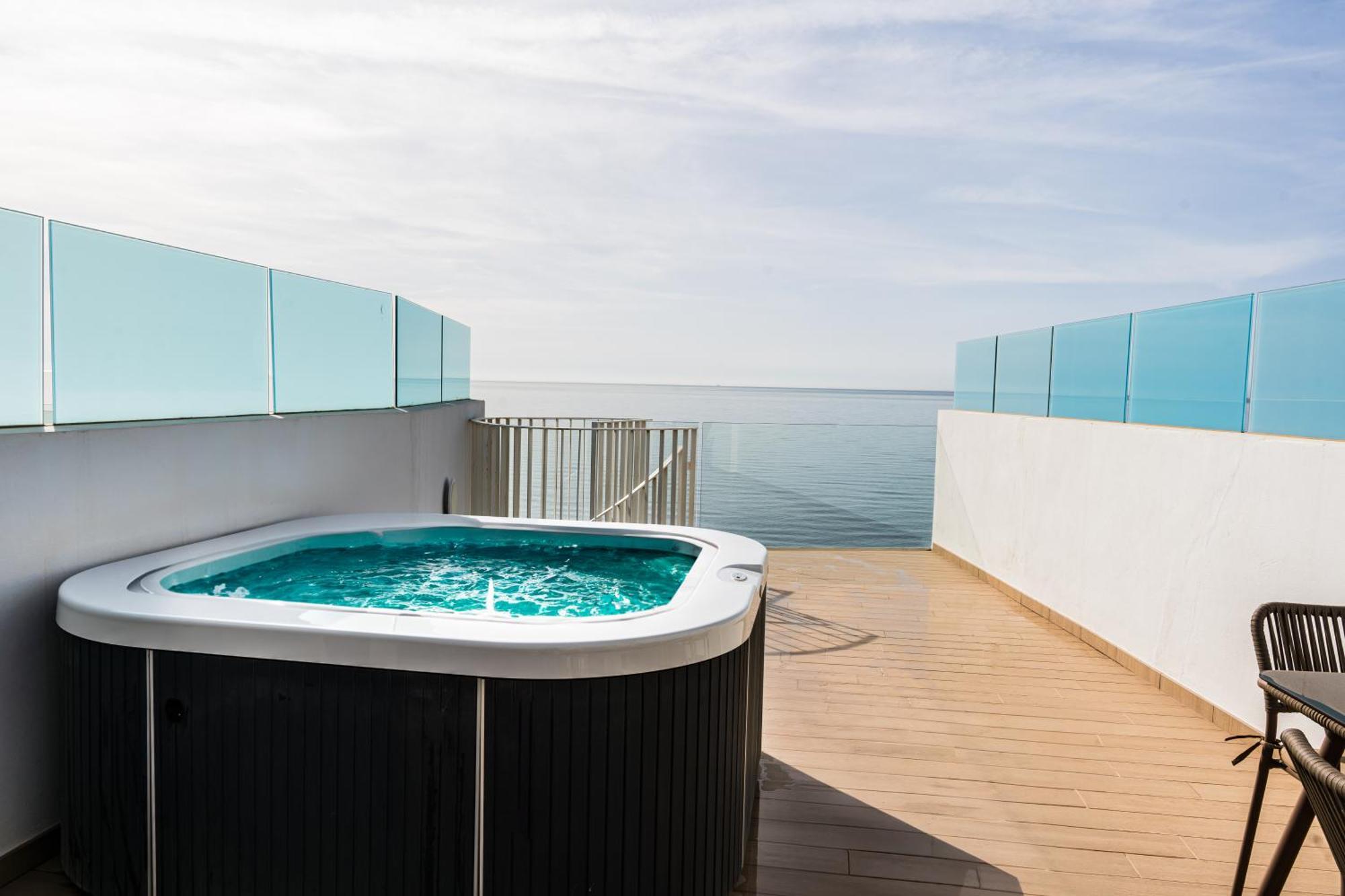דירות פואנגירולה Panoramic Seaview Penthouse The Wave מראה חיצוני תמונה