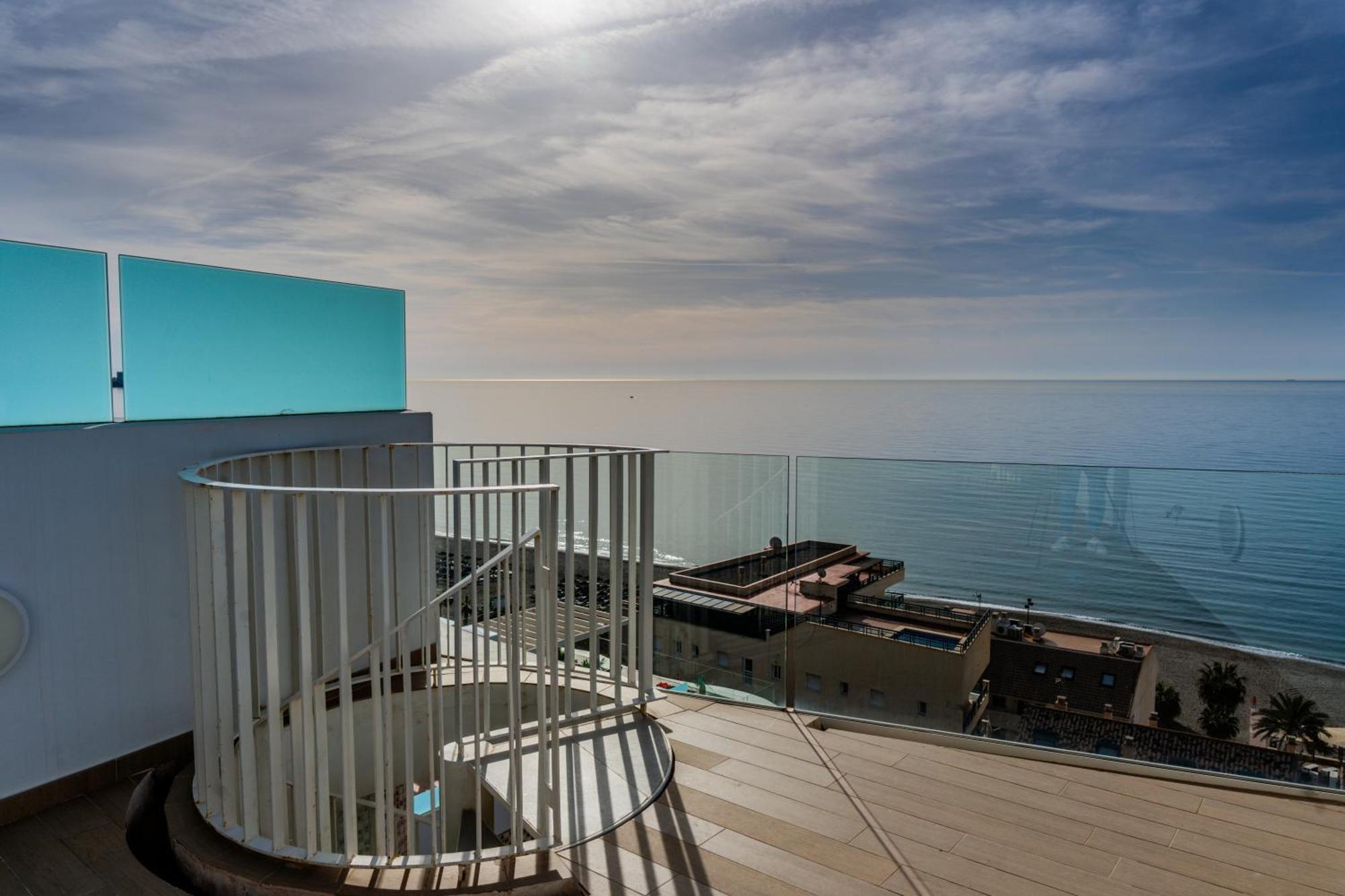 דירות פואנגירולה Panoramic Seaview Penthouse The Wave מראה חיצוני תמונה